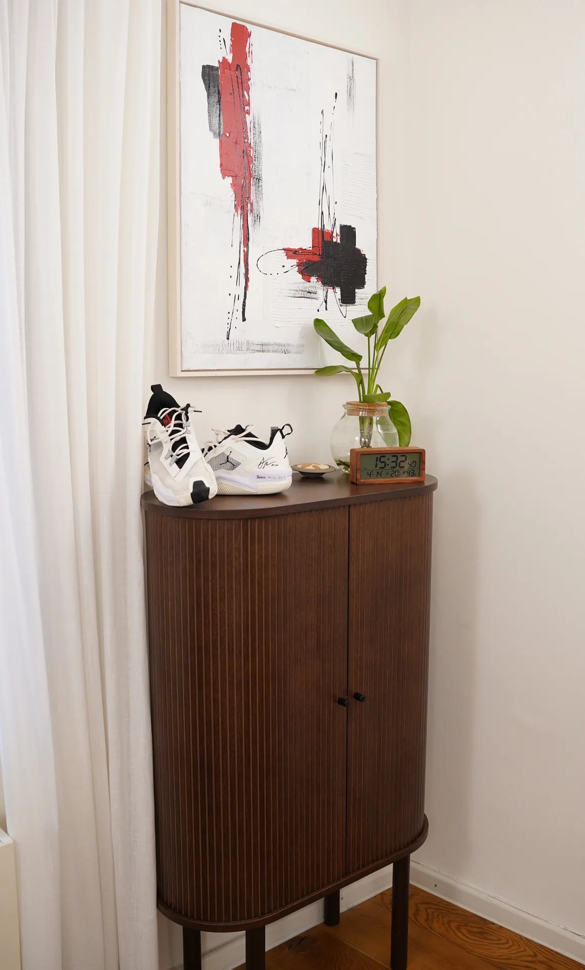 Sideboard mit Pflanzen